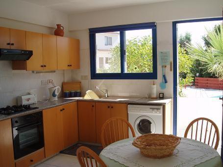 Kavalla Forest Villas Paphos Rum bild