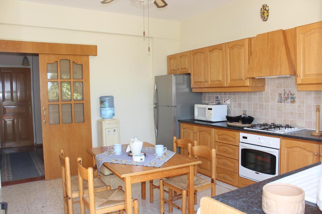 Kavalla Forest Villas Paphos Rum bild